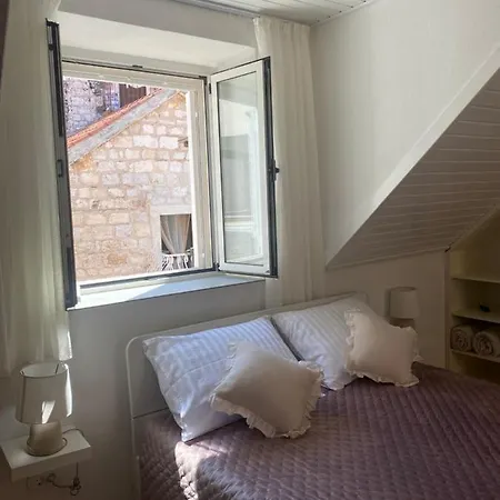 *beautiful, Centrally Located Apartment* هفار