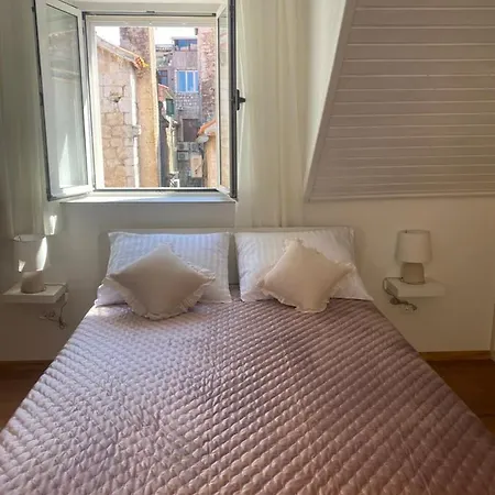 شقة *beautiful, Centrally Located Apartment* هفار