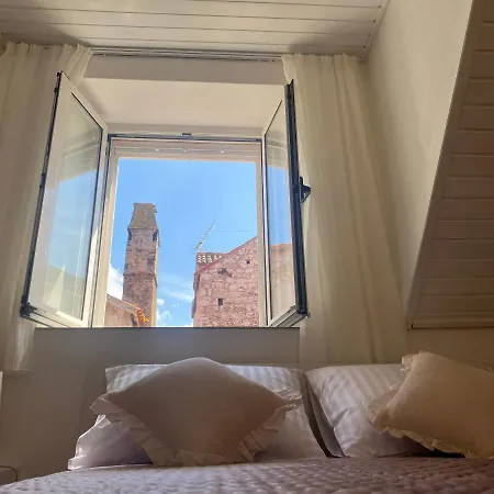 شقة *beautiful, Centrally Located Apartment*