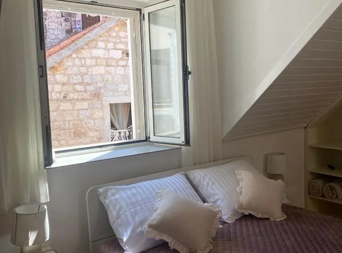 *beautiful, Centrally Located Apartment* Hvar Town