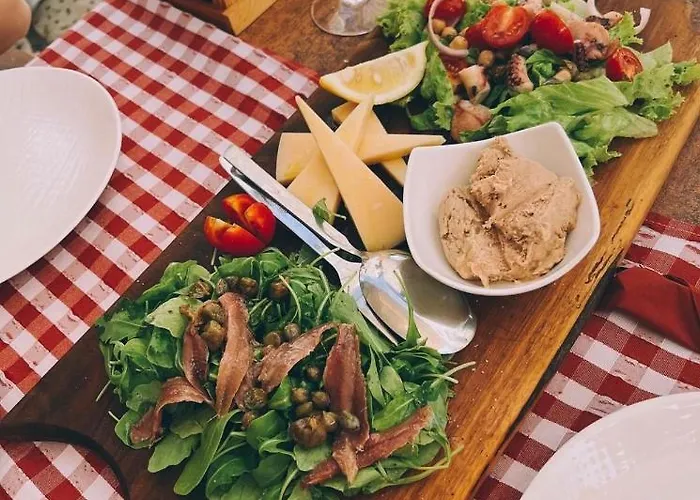 *beautiful, Centrally Located Apartment* *