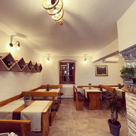 Апартаменти *beautiful, Centrally Located Apartment*