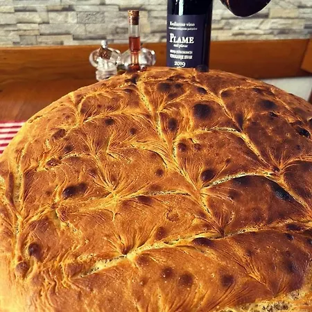 *beautiful, Centrally Located Apartment* *