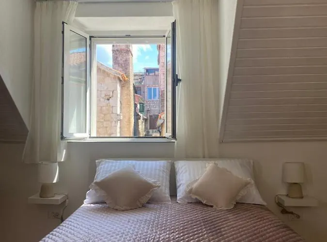 *beautiful, Centrally Located Apartment* Hvar Town