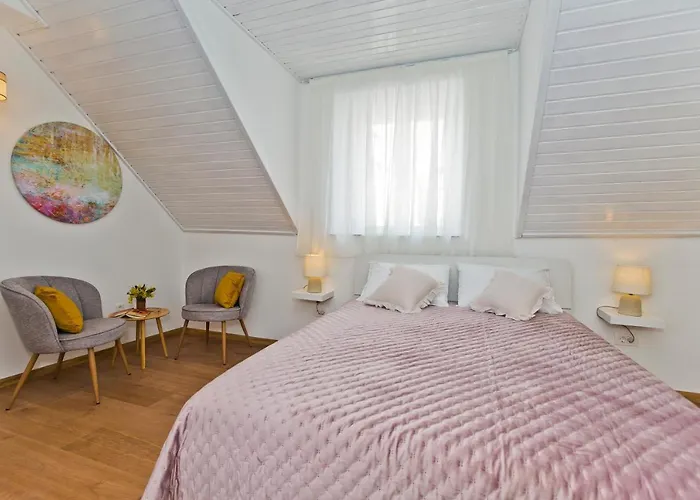 *beautiful, Centrally Located Apartment*