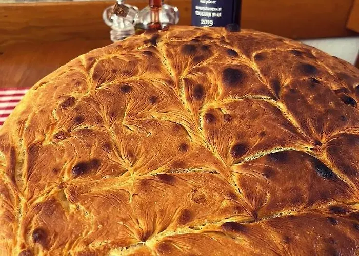 *beautiful, Centrally Located Apartment* *